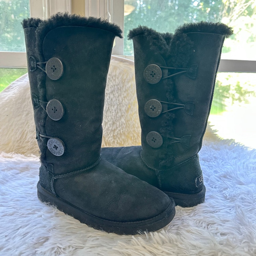 UGG Women's Bailey Button Triplet Tall Boots Black Suede Sheepskin Lined sz 5